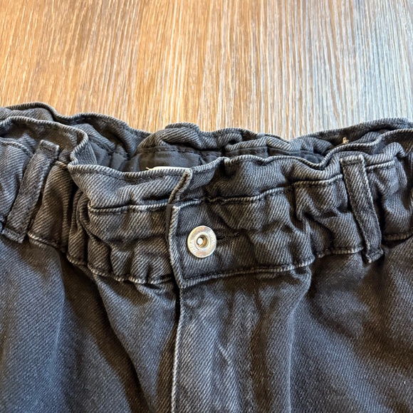 Zara High Waisted Paperbag Waist Black Jeans Size 6 EUC Denim Tapered Leg Edgy - Picture 5 of 8